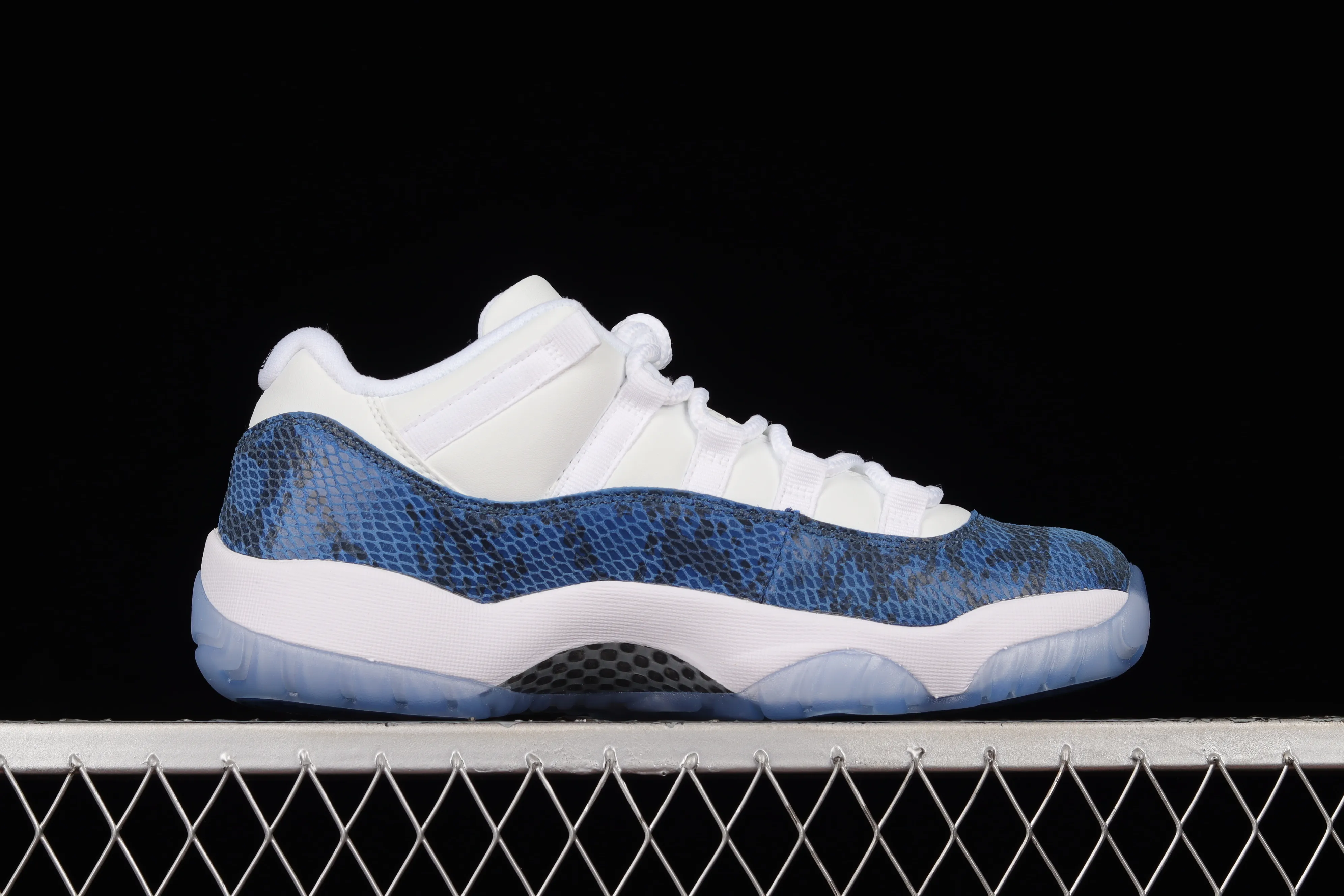 All categories Air Jordan Jordan series basketball shoes Air Jordan 11 F version Air Jordan 11 Low SE Snakeskin AJ11 Joe 11 blue snake pattern genuine carbon CD6846-102